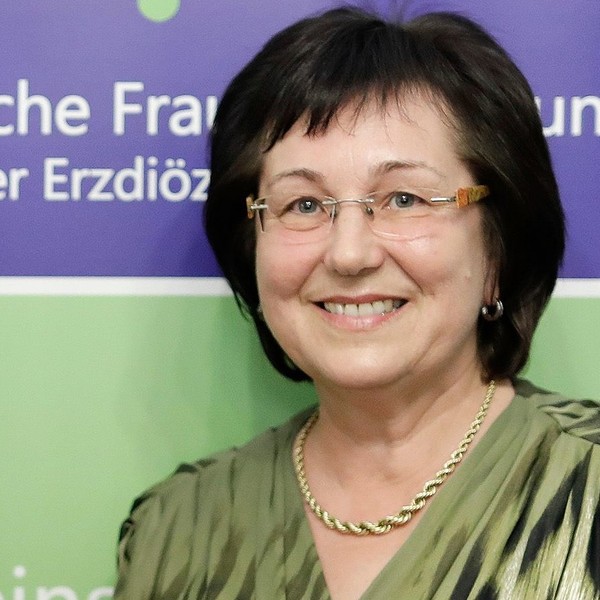 Bundesministerin Stilling bei Er?ffnung der Sommerstudientagung / Andy Wenzel Am 9. Juli 2019 nahm Bundesministerin Ines Stilling (m.) an der Er?ffnung der Sommerstudientagung der Katholischen Frauenbewegung ?sterreich teil.